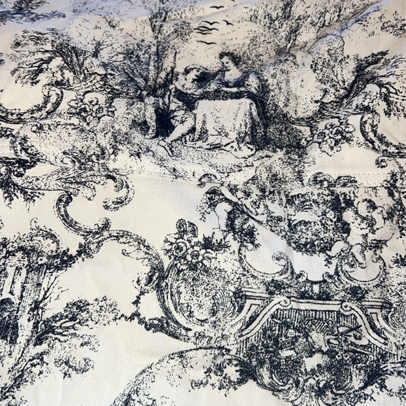 Ladies Entro brand toile white and navy v neck blouse - Picture 12 of 12